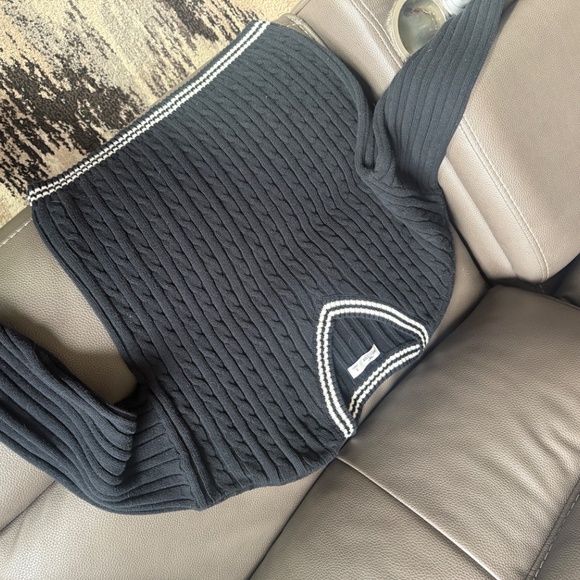 CABLE-KNIT V-NECK SWEATER - Picture 2 of 5